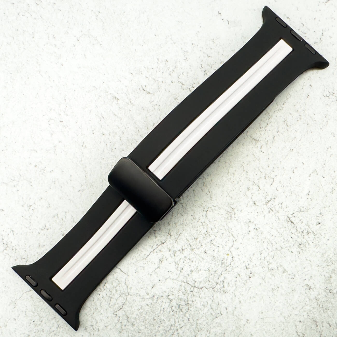 Silicone Strap With Magnetic Clasp For Apple Watch | BLACK / WHITE
